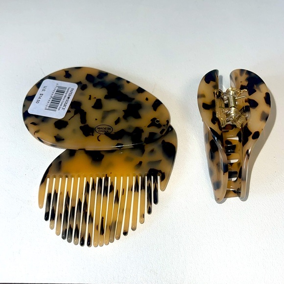 NWT- “The Paper source “claw and teardrop mirror comb duo. - Picture 2 of 7